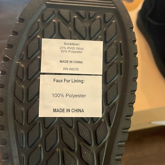 Black koolaburra boots size 5 never been worn! - Picture 4 of 5